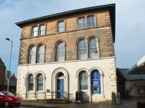 Grand top floor apartment in the Royal Bank House
