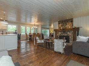 Daydreams Cottage~Beautiful 5 Bed 2 Bath Cottage on Brandy Lake