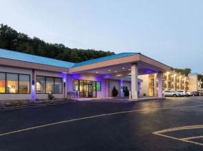 Howard Johnson Hotel & Conference Center by Wyndham Salem