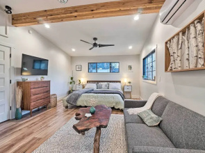 Cozy Flagstaff Studio w/ Patio - Near Dtwn!