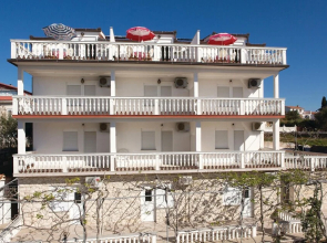 Beautiful Home in Okrug Gornji With Wifi and 2 Bedrooms