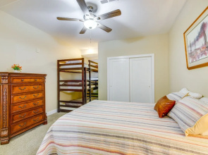 Lakefront Osage Beach Retreat w/ Boat Slip!