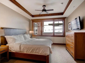 One Ski Hill Place 8307 - Ski-In/Ski-Out by RedAwning