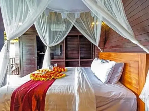 Pula Huts Lembongan RedPartner