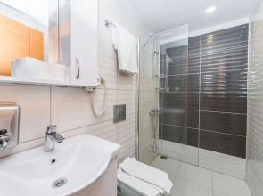 Tropic Beach Club Side