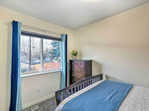 Stunning Anchorage Townhome ~ 5 Mi to Dtwn!