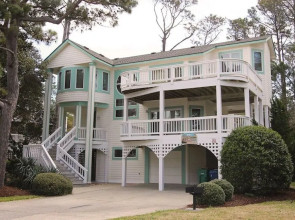 Footprints by the Sound - 5 Br Home