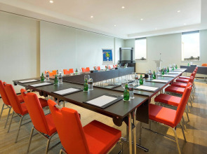 Отель ibis One Central Hotel