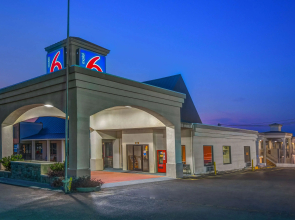 Motel 6 Calhoun, GA