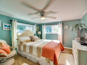 Cozy Fort Pierce Cottage on Farm Animal Rescue!