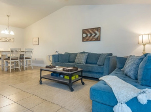 Fredericksburg Fun 3 Bedroom Apts by Redawning