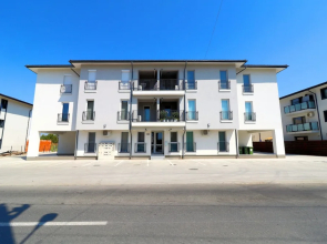 Bright Sunny Apartments