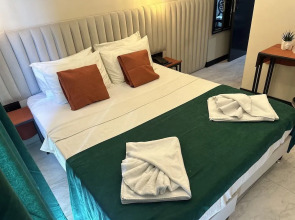 D Twins Airport Hotel