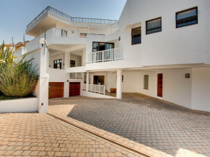 Limoni Luxury Suites