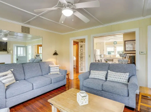 Walk to Private Beach: Lake Erie Retreat w/ Yard!