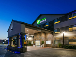 Holiday Inn Express & Suites Everett by IHG