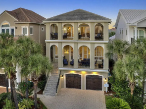 Villa Playa by Five Star Properties