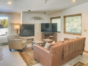 2 Mi to Sun Valley Resort: Walkable Condo!