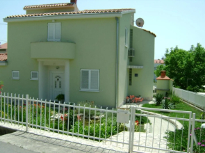 Zdene - With Parking - SA2