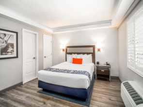 Inn at 50 at Long Beach Convention Center