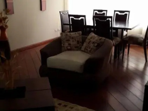 Suite AAA, Jacuzzi, WIFI, Cable, Internet, malls, cines, transporte...todo a pocos pasos.