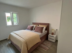 A2 apt With Balcony and sea View, 3 min to Beach