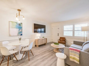 Updated Dtwn Naples Condo: Across From Beach!