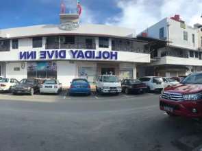 OYO 90576 Holiday Dive Inn