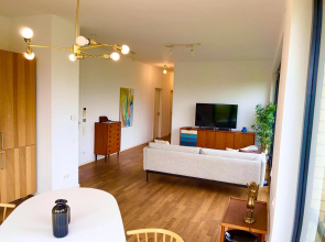 2 Bedroom Mauerpark-Apartment, Berlin Mitte View calendar