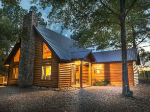 Okehi Pine Cabin With Wood Burning Fireplace and Outdoor Hot Tub by Redawning