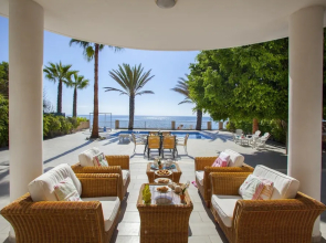 Sunset Beachfront Villa Meneou