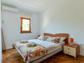 Lumbre Apartment
