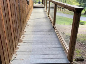 Cozy 2 bedroom cabin next to trails and beaches.
