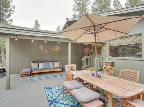 Sunriver Resort Home: Near Skiing, Town & Trails