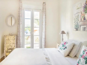 Sitges Spaces Beach House-4 bedrooms, 3 Bathrooms, Large Terrace, Jacuzzi, Center-Beach