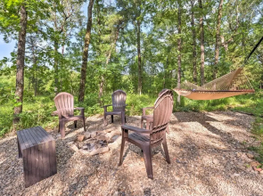 Broken Bow Tiny Home w/ Fire Pit: 4 Miles to Lake!