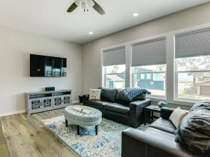 6 Mi to Beach: Modern Rockport Home!