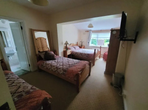 The Railway Lodge, 4 Bedrooms, Sleeps 11, Pets Ok
