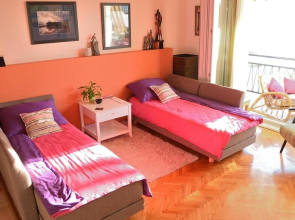 Apartment Nasta - 10 m from beach: A1 Omis, Riviera Omis