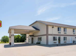 Super 8 by Wyndham Beloit KS
