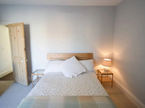 Bright & Homely 2 Bed House In Bedminster