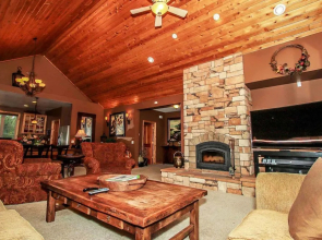 Snow Summit Chalet 1086 by RedAwning