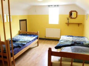 2 bedrooms house with garden at Laghy