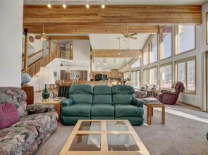 Evans Mountain Lodge
