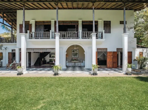Lovely Lakeside Villa With Large Pool Poolside Dining