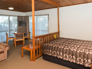 Swiss Chalet Lodge Motel