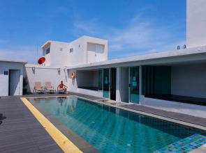 iCheck inn Central Patong