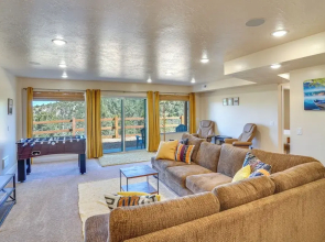 Newly Built, Modern Alton Cabin on 4 Acres!