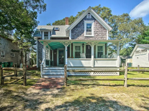 Charming MV Cottage: Walk to Dtwn Oak Bluffs!