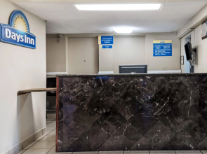 Days Inn by Wyndham Austin South